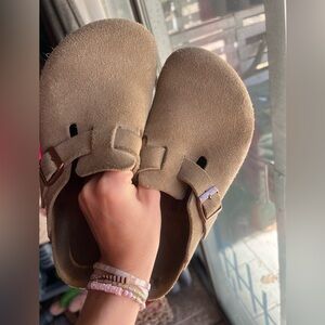 Birkenstock Kids Suede Clog Sandal - Tan Suede